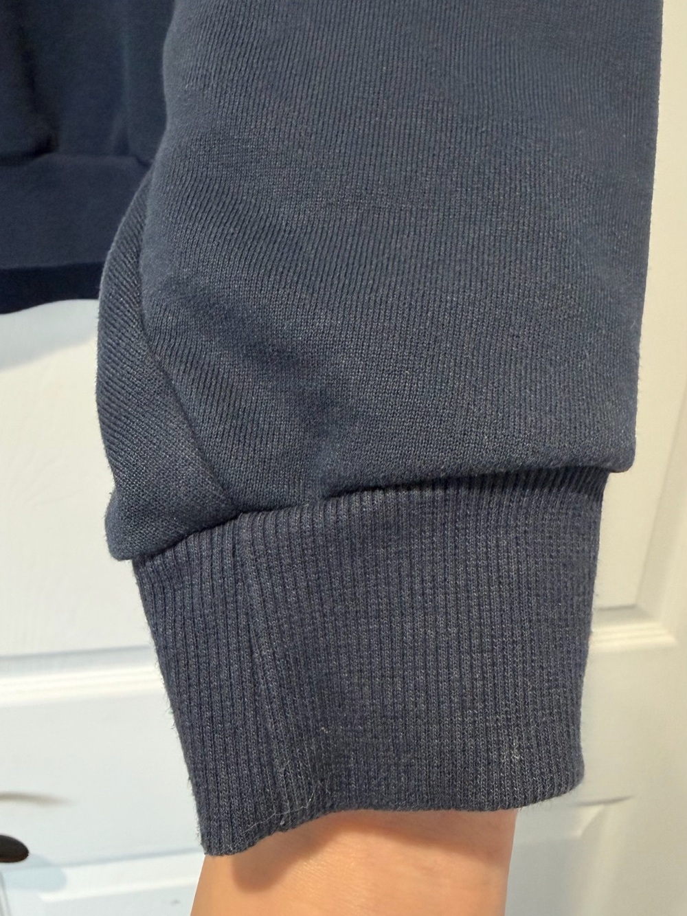 Auth.β
ALO Yoga Accolade Crewneck Pullover in βNavyβ Size Medium - Picture 6 of 7